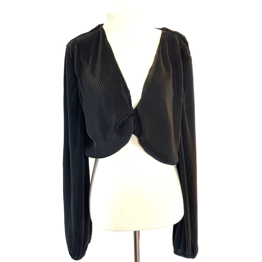 NWOT XL ASTR The Label Pleated Cropped Blouse Top Black Fully Lined Twist Front